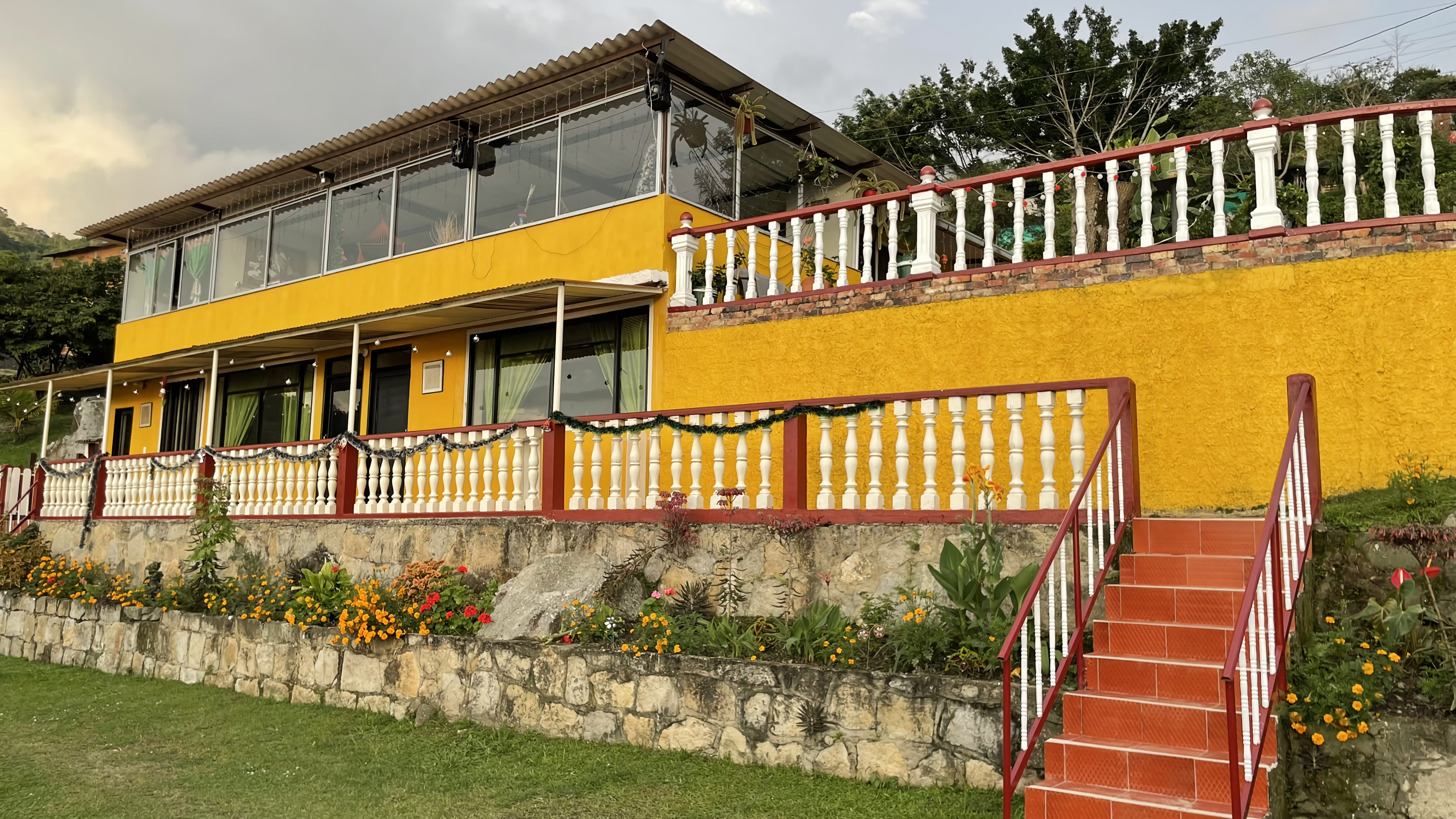 Vista panorámica de Finca La Gabriela con zonas verdes